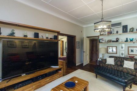 Casa à venda com 430m², 5 quartos e 8 vagas Casa à venda com 430m², 5 quartos e 8 vagasSala