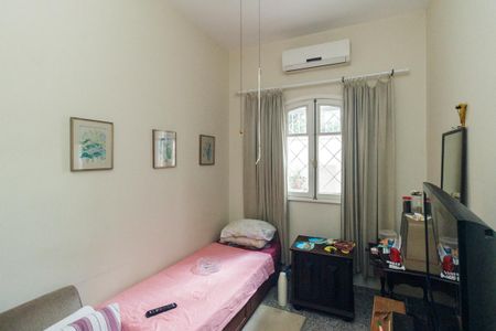 Casa à venda com 430m², 5 quartos e 8 vagas Casa à venda com 430m², 5 quartos e 8 vagasQuarto de Serviço 1