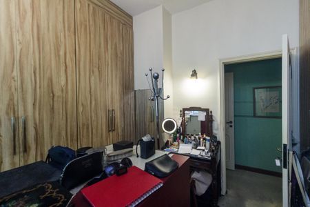 Casa à venda com 430m², 5 quartos e 8 vagas Casa à venda com 430m², 5 quartos e 8 vagasQuarto 2