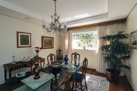 Casa à venda com 430m², 5 quartos e 8 vagas Casa à venda com 430m², 5 quartos e 8 vagasSala de Jantar