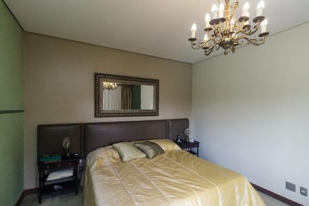 Casa à venda com 430m², 5 quartos e 8 vagas Casa à venda com 430m², 5 quartos e 8 vagasQuarto 1