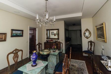 Casa à venda com 430m², 5 quartos e 8 vagas Casa à venda com 430m², 5 quartos e 8 vagasSala de Jantar