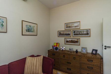 Casa à venda com 430m², 5 quartos e 8 vagas Casa à venda com 430m², 5 quartos e 8 vagasQuarto 5