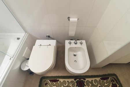 Casa à venda com 430m², 5 quartos e 8 vagas Casa à venda com 430m², 5 quartos e 8 vagasBanheiro 2