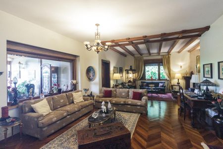 Casa à venda com 430m², 5 quartos e 8 vagas Casa à venda com 430m², 5 quartos e 8 vagasSala