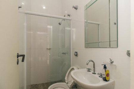 Casa à venda com 430m², 5 quartos e 8 vagas Casa à venda com 430m², 5 quartos e 8 vagasBanheiro de Serviço 1