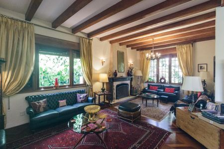 Casa à venda com 430m², 5 quartos e 8 vagas Casa à venda com 430m², 5 quartos e 8 vagasSala