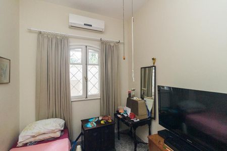 Casa à venda com 430m², 5 quartos e 8 vagas Casa à venda com 430m², 5 quartos e 8 vagasQuarto de Serviço 1