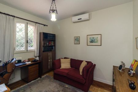 Casa à venda com 430m², 5 quartos e 8 vagas Casa à venda com 430m², 5 quartos e 8 vagasQuarto 5