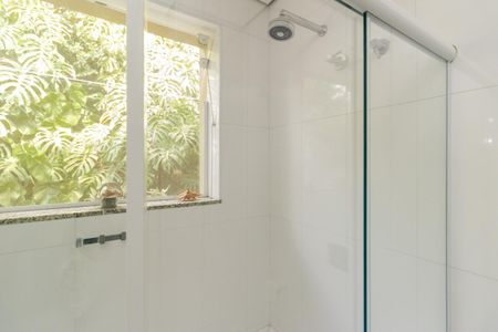 Casa à venda com 430m², 5 quartos e 8 vagas Casa à venda com 430m², 5 quartos e 8 vagasBanheiro 2