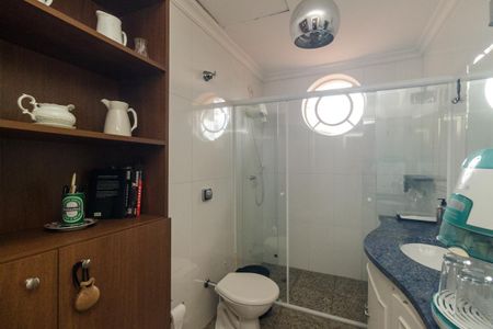 Casa à venda com 430m², 5 quartos e 8 vagas Casa à venda com 430m², 5 quartos e 8 vagasBanheiro 3