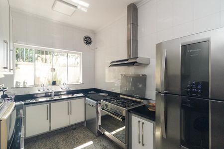 Casa à venda com 430m², 5 quartos e 8 vagas Casa à venda com 430m², 5 quartos e 8 vagasCozinha