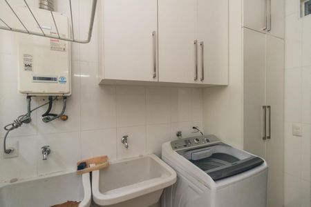 Casa à venda com 430m², 5 quartos e 8 vagas Casa à venda com 430m², 5 quartos e 8 vagasLavanderia