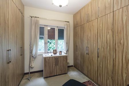 Casa à venda com 430m², 5 quartos e 8 vagas Casa à venda com 430m², 5 quartos e 8 vagasQuarto 3