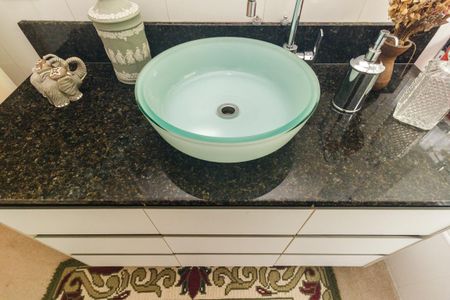 Casa à venda com 430m², 5 quartos e 8 vagas Casa à venda com 430m², 5 quartos e 8 vagasBanheiro 2