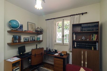 Casa à venda com 430m², 5 quartos e 8 vagas Casa à venda com 430m², 5 quartos e 8 vagasQuarto 5