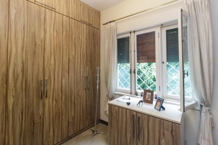 Casa à venda com 430m², 5 quartos e 8 vagas Casa à venda com 430m², 5 quartos e 8 vagasQuarto 3