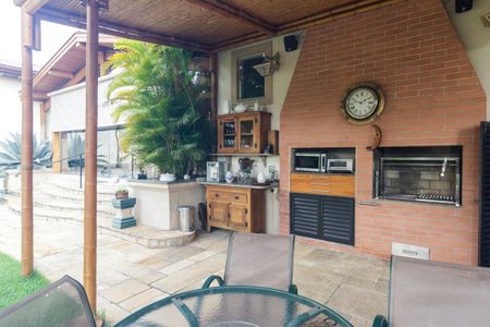 Casa à venda com 430m², 5 quartos e 8 vagas Casa à venda com 430m², 5 quartos e 8 vagasChurrasqueira