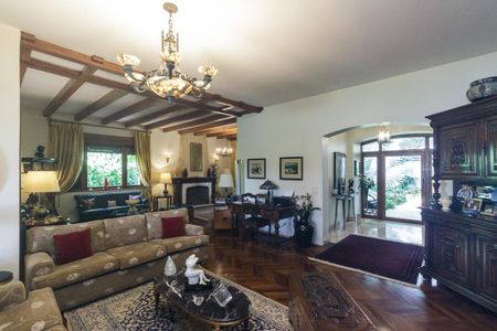 Casa à venda com 430m², 5 quartos e 8 vagas Casa à venda com 430m², 5 quartos e 8 vagasSala