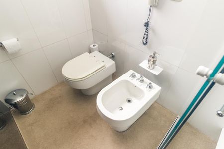 Casa à venda com 430m², 5 quartos e 8 vagas Casa à venda com 430m², 5 quartos e 8 vagasBanheiro 1