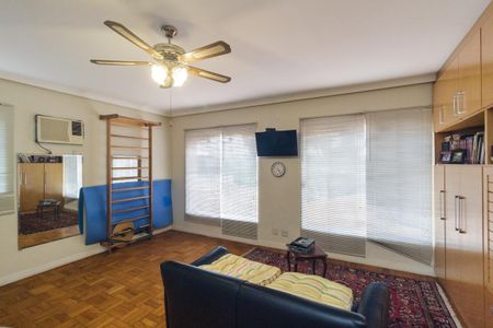 Casa à venda com 430m², 5 quartos e 8 vagas Casa à venda com 430m², 5 quartos e 8 vagasQuarto 4