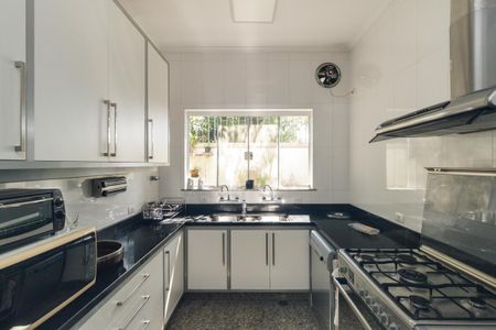 Casa à venda com 430m², 5 quartos e 8 vagas Casa à venda com 430m², 5 quartos e 8 vagasCozinha