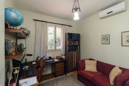 Casa à venda com 430m², 5 quartos e 8 vagas Casa à venda com 430m², 5 quartos e 8 vagasQuarto 5