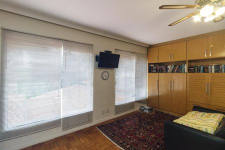 Casa à venda com 430m², 5 quartos e 8 vagas Casa à venda com 430m², 5 quartos e 8 vagasQuarto 4