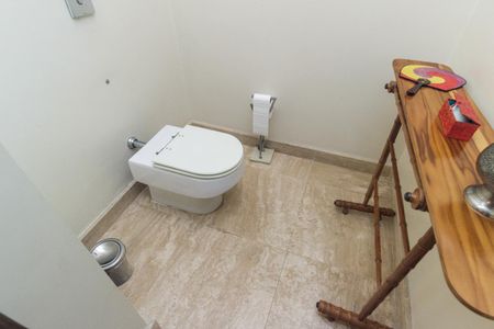 Casa à venda com 430m², 5 quartos e 8 vagas Casa à venda com 430m², 5 quartos e 8 vagasLavabo