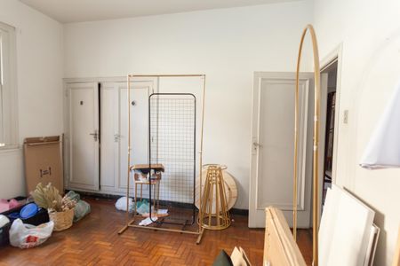 Casa à venda com 675m², 8 quartos e 6 vagas Casa à venda com 675m², 8 quartos e 6 vagasQuarto 6