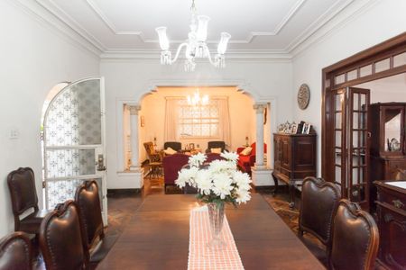Casa à venda com 675m², 8 quartos e 6 vagas Casa à venda com 675m², 8 quartos e 6 vagasSala de Jantar