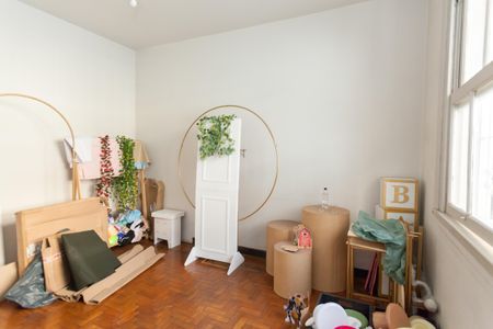 Casa à venda com 675m², 8 quartos e 6 vagas Casa à venda com 675m², 8 quartos e 6 vagasQuarto 6