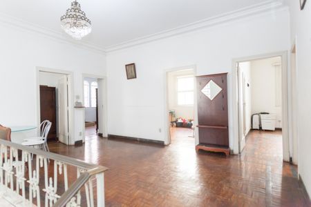 Casa à venda com 675m², 8 quartos e 6 vagas Casa à venda com 675m², 8 quartos e 6 vagasSala de TV