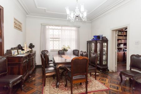 Casa à venda com 675m², 8 quartos e 6 vagas Casa à venda com 675m², 8 quartos e 6 vagasSala de Jantar