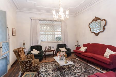 Casa à venda com 675m², 8 quartos e 6 vagas Casa à venda com 675m², 8 quartos e 6 vagasSala de Estar