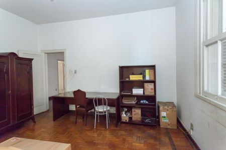 Casa à venda com 675m², 8 quartos e 6 vagas Casa à venda com 675m², 8 quartos e 6 vagasQuarto 8