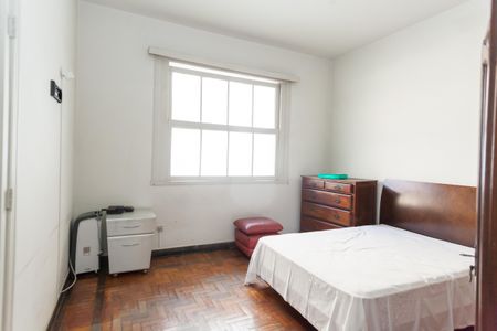 Casa à venda com 675m², 8 quartos e 6 vagas Casa à venda com 675m², 8 quartos e 6 vagasQuarto 5