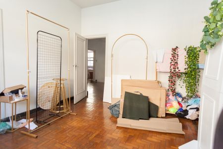 Casa à venda com 675m², 8 quartos e 6 vagas Casa à venda com 675m², 8 quartos e 6 vagasQuarto 6