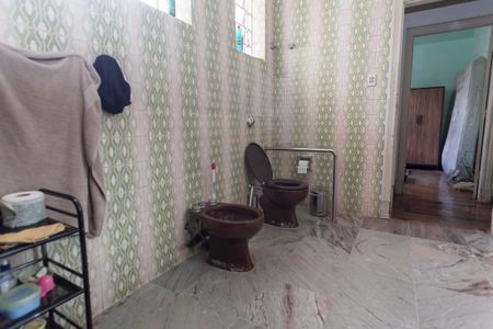 Casa à venda com 675m², 8 quartos e 6 vagas Casa à venda com 675m², 8 quartos e 6 vagasBanheiro Social