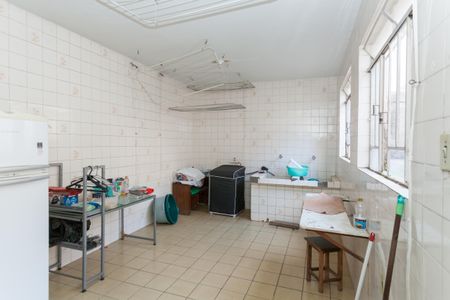 Casa à venda com 675m², 8 quartos e 6 vagas Casa à venda com 675m², 8 quartos e 6 vagasÁrea de Serviço