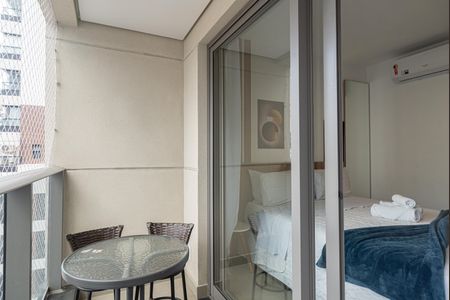 Studio para alugar com 28m², 1 quarto e sem vaga Studio para alugar com 28m², 1 quarto e sem vagaVaranda da Sala/Quarto