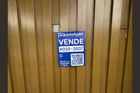 Casa à venda com 175m², 3 quartos e 2 vagas Casa à venda com 175m², 3 quartos e 2 vagasFachada e Placa