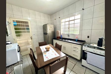 Casa à venda com 175m², 3 quartos e 2 vagas Casa à venda com 175m², 3 quartos e 2 vagasCozinha