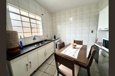 Casa à venda com 175m², 3 quartos e 2 vagas Casa à venda com 175m², 3 quartos e 2 vagasCozinha