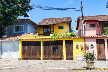 Casa de condomínio à venda com 250m², 4 quartos e 1 vaga Casa de condomínio à venda com 250m², 4 quartos e 1 vagafachada
