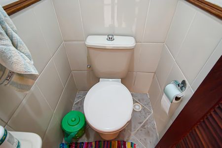 Casa de condomínio à venda com 250m², 4 quartos e 1 vaga Casa de condomínio à venda com 250m², 4 quartos e 1 vagaLavabo