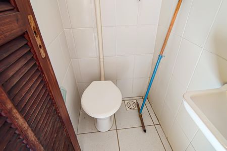 Casa de condomínio à venda com 250m², 4 quartos e 1 vaga Casa de condomínio à venda com 250m², 4 quartos e 1 vagalavabo