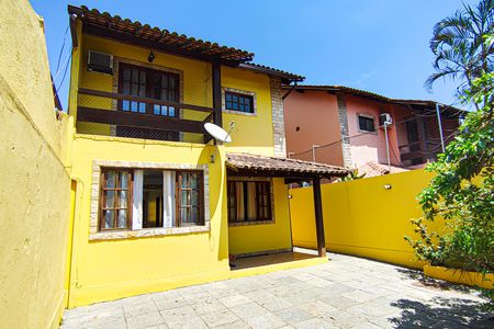 Casa de condomínio à venda com 250m², 4 quartos e 1 vaga Casa de condomínio à venda com 250m², 4 quartos e 1 vagaGaragem