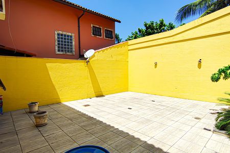 Casa de condomínio à venda com 250m², 4 quartos e 1 vaga Casa de condomínio à venda com 250m², 4 quartos e 1 vagaQuintal