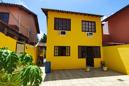 Casa de condomínio à venda com 250m², 4 quartos e 1 vaga Casa de condomínio à venda com 250m², 4 quartos e 1 vagaQuintal